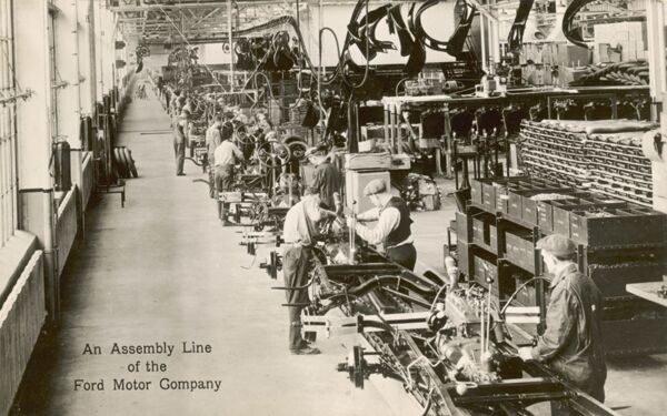 Fließbandmontage in der Ford Motor Company